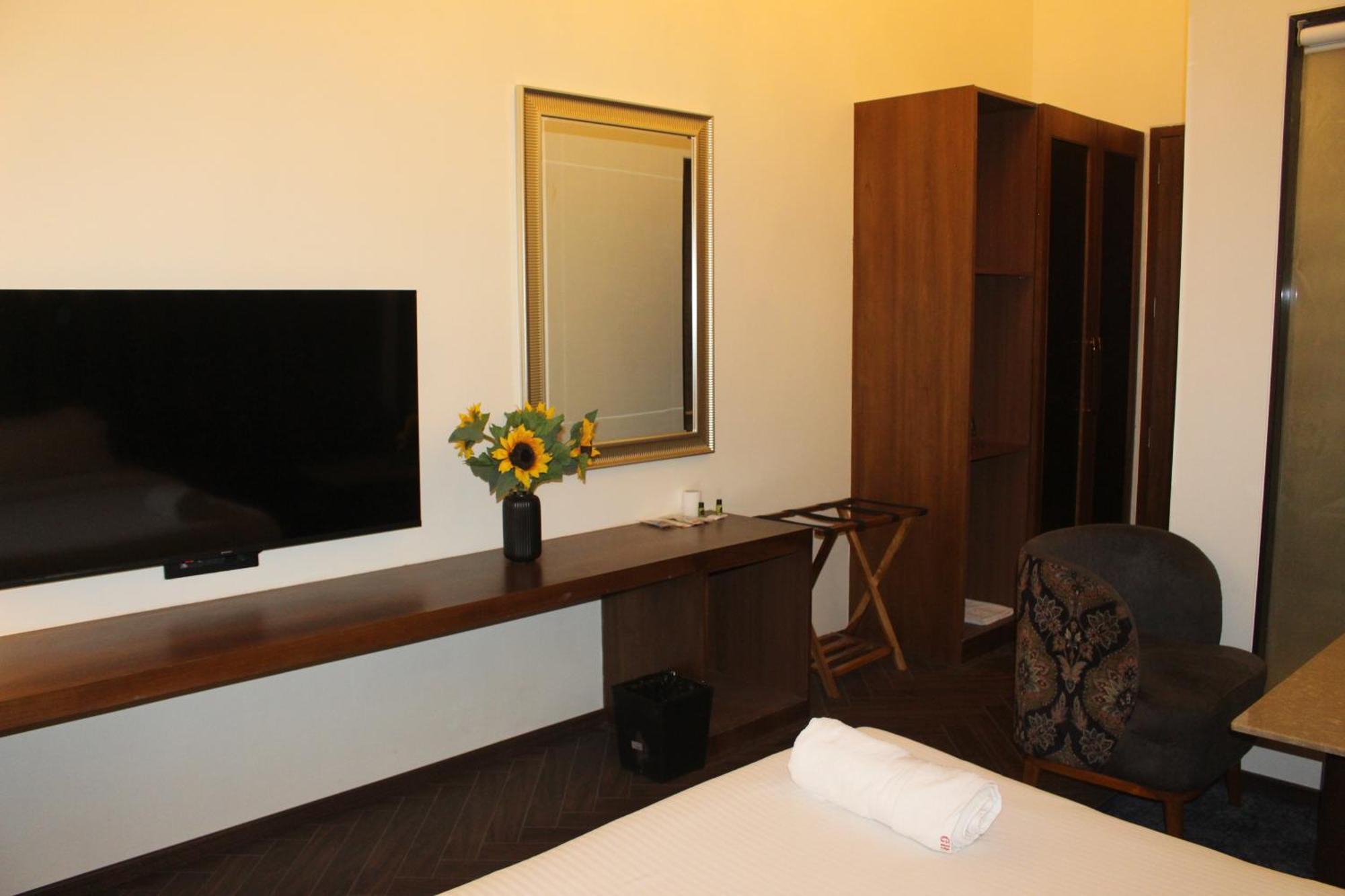 Gulf Hotel Mumbai- The Boutique Hotel Colaba Mumbai Exterior foto